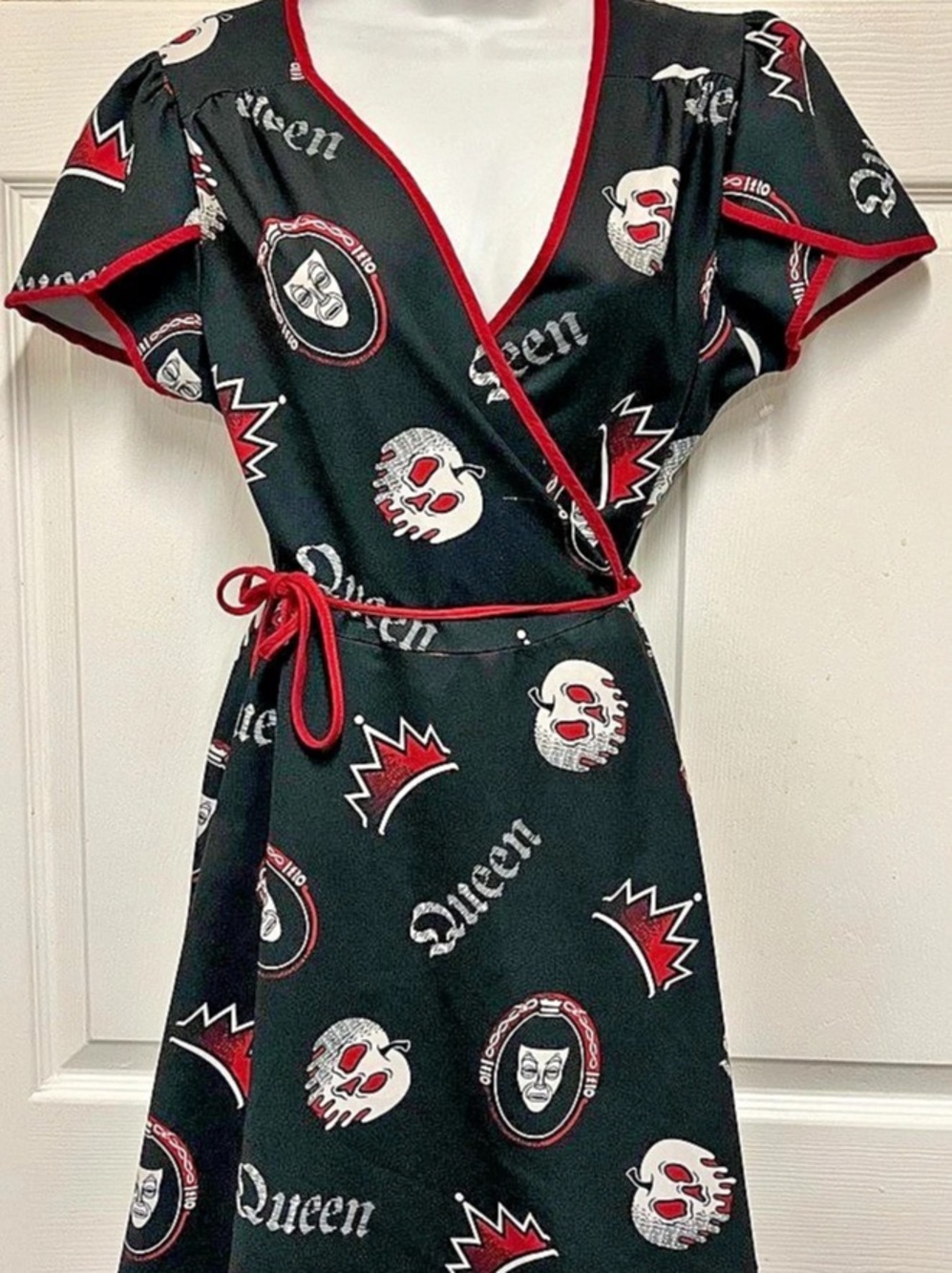 Disney Evil Queen Wrap Dress Mini Dress Black & Red Large